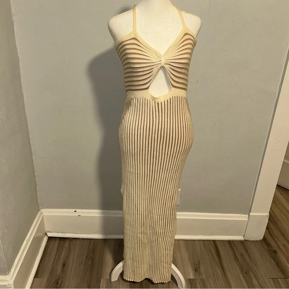 Elegant Cream Maxi Dress - Picture 3 of 7